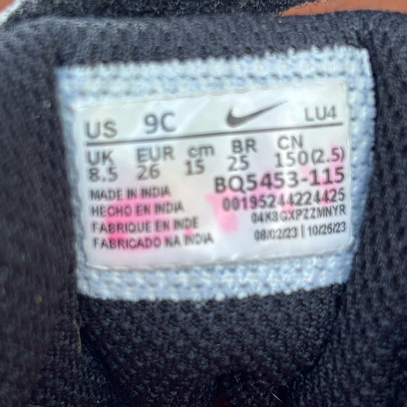 Nike Black and Orange Sneakers with Classic Swoosh - Picture 5 of 7